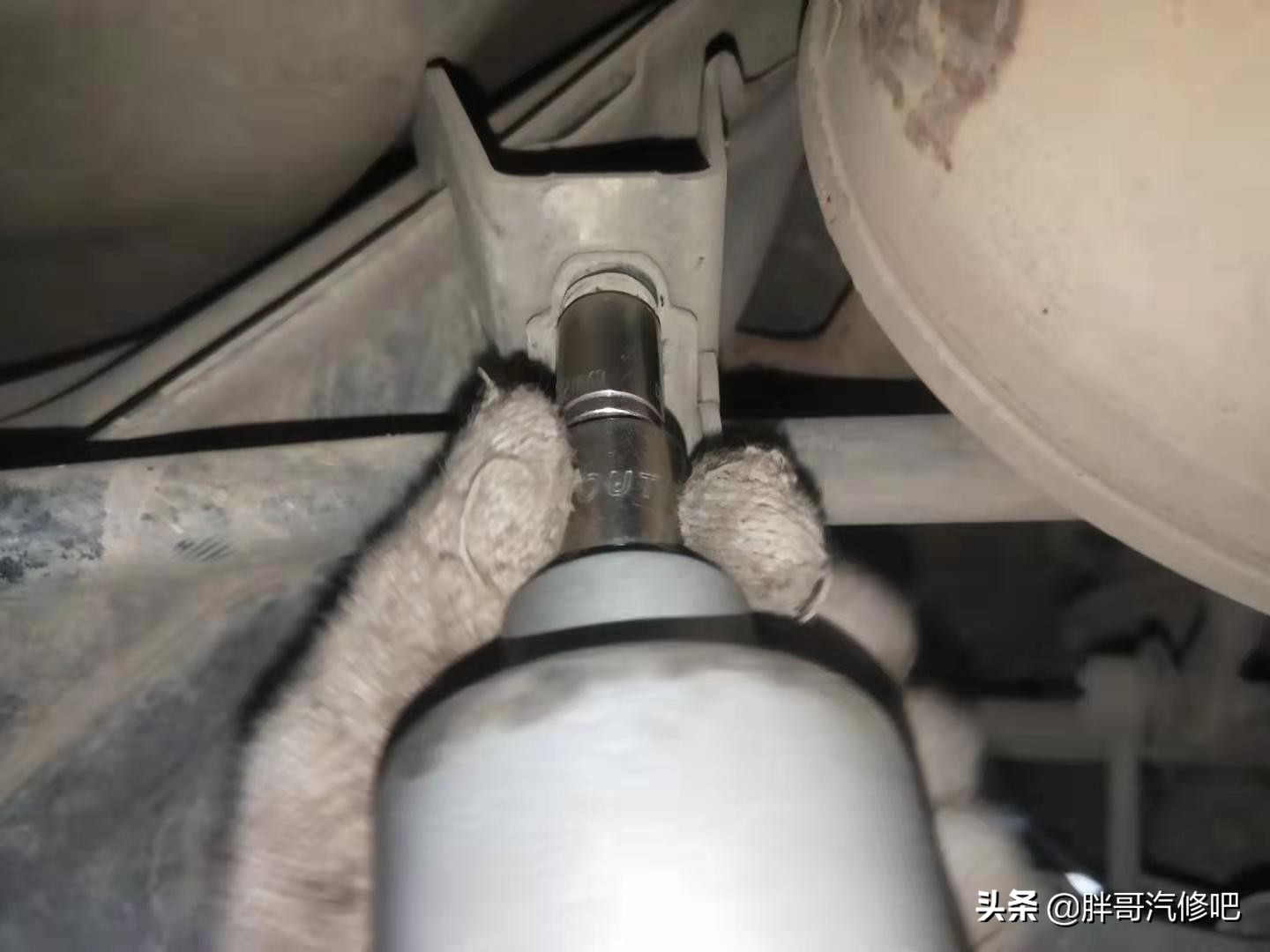 本田CRV底盘异响,crv有冬天减震器异响的毛病吗