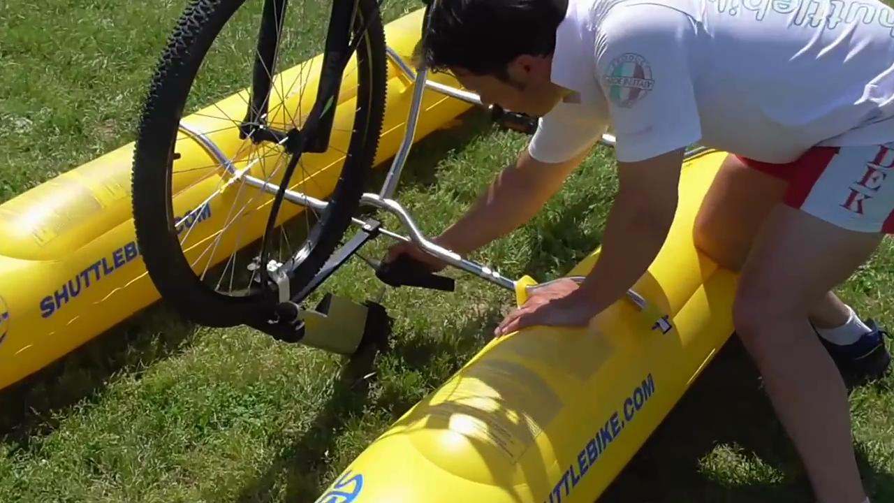 能让自行车下水“游泳”的神奇背包，解锁乘风破浪新玩法，太溜了