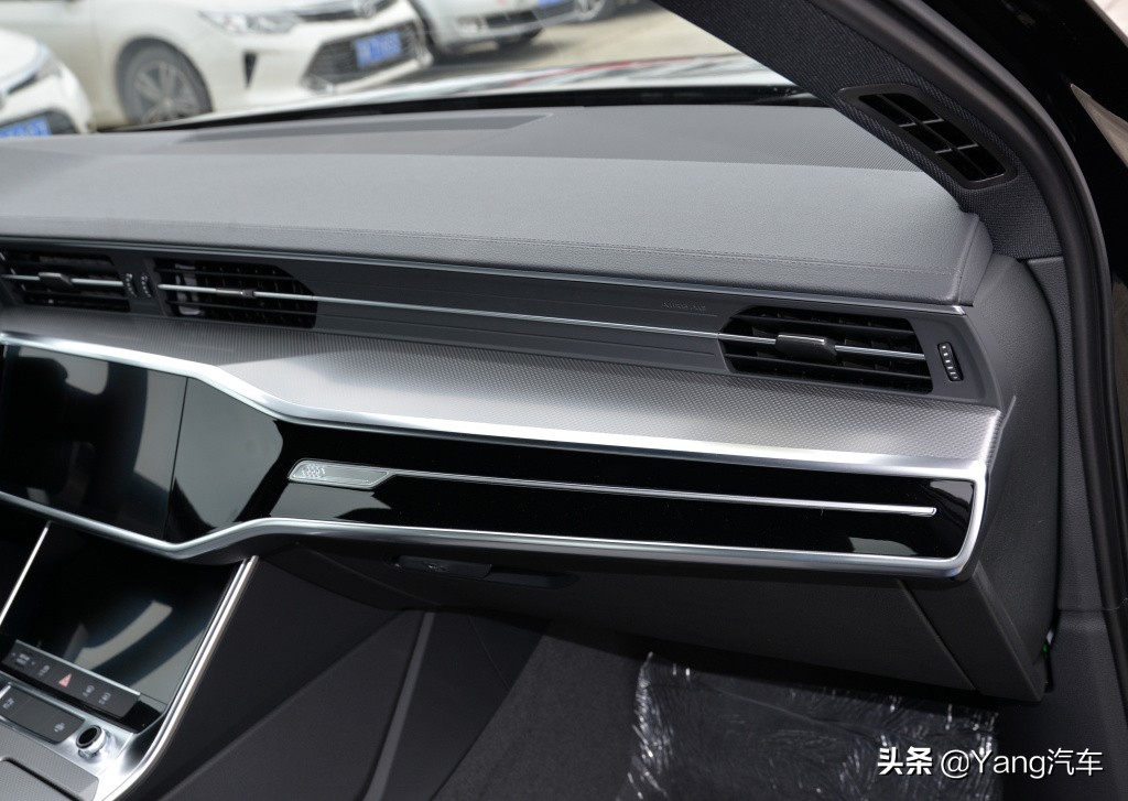 奥迪a8打6折,19年最新款奥迪a6l豪华和臻选区别