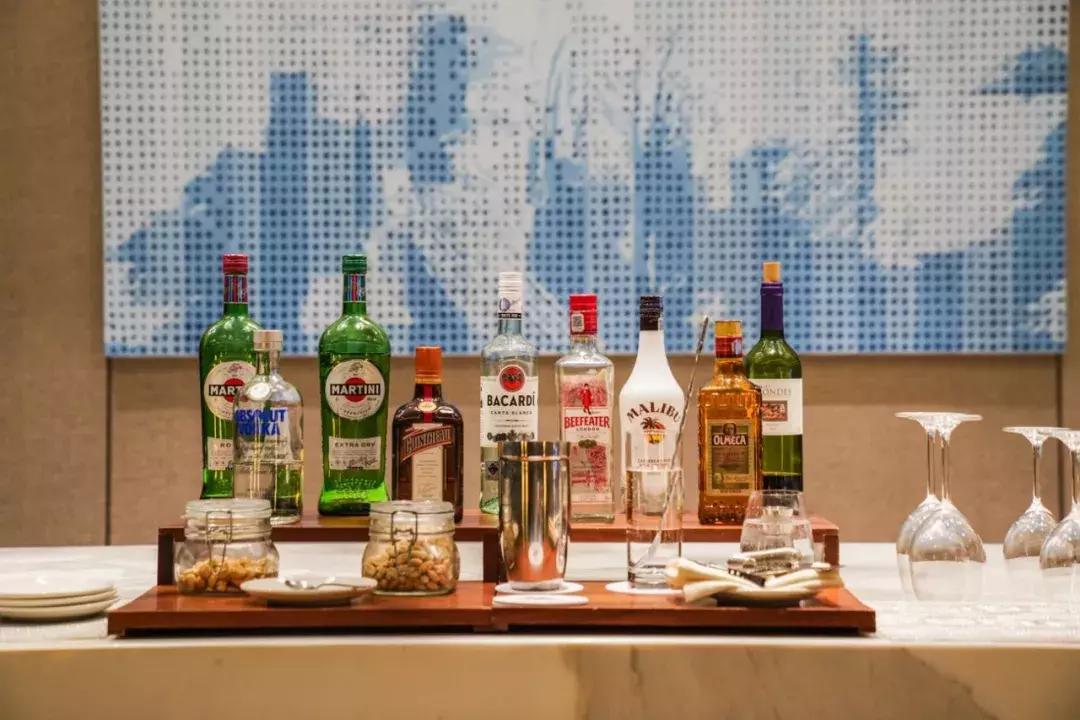 睡进这间藏身青山湖边的理想酒店，一起探寻临安城的悠居岁月~