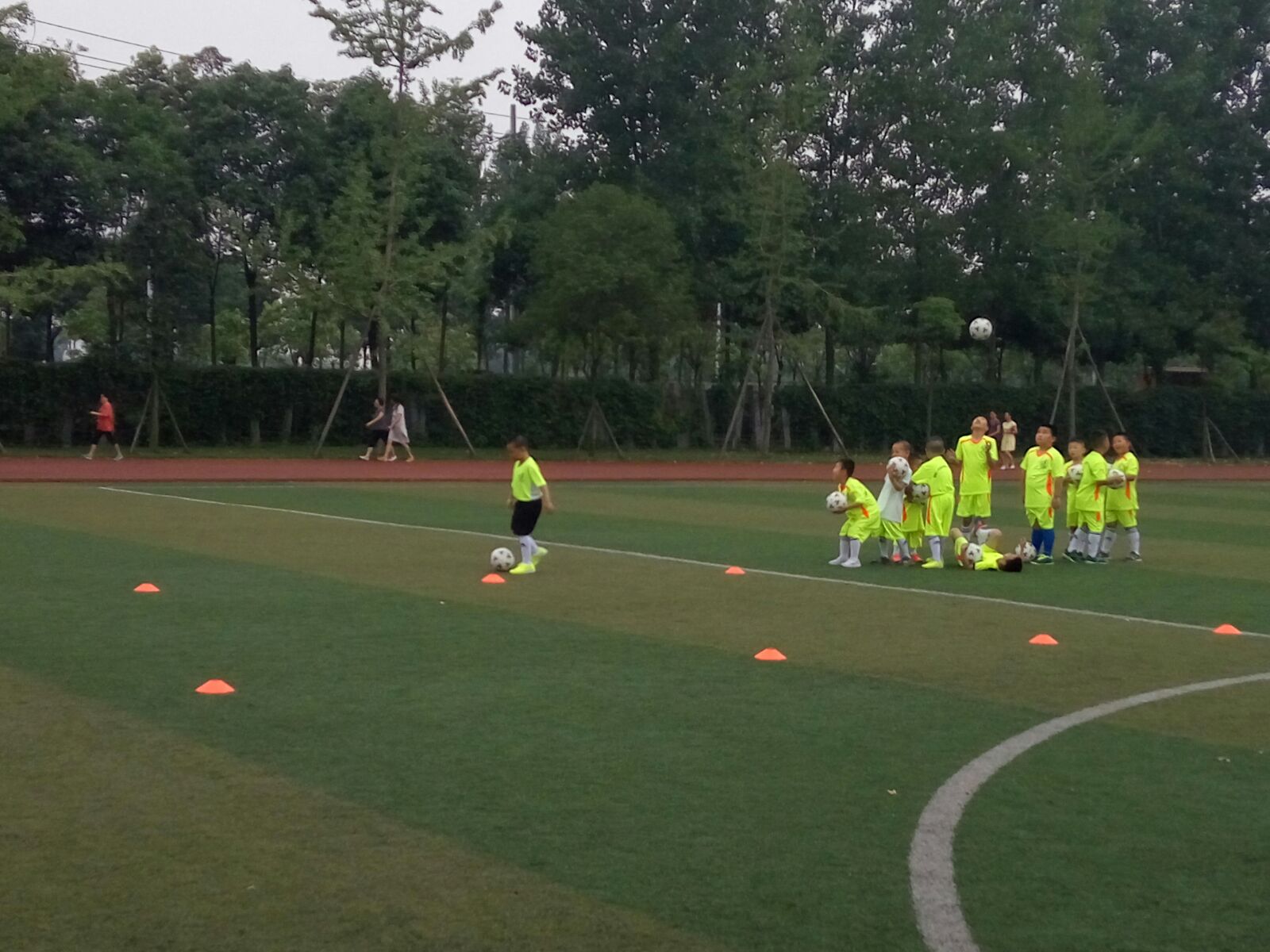 小小少年足球教学,青少年足球成长之路