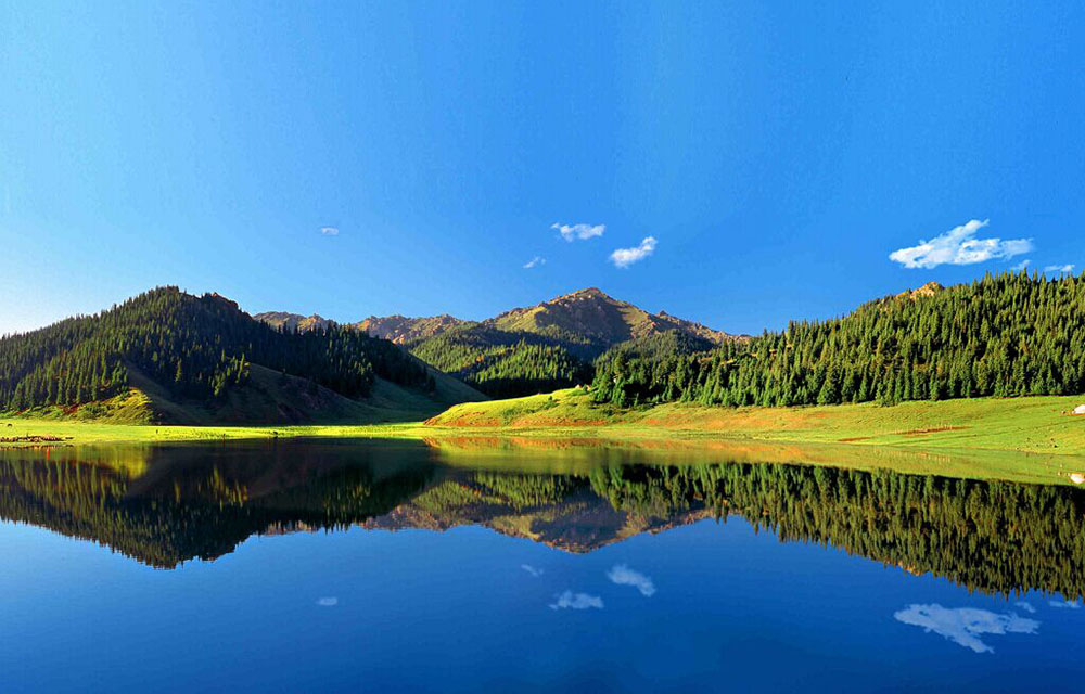 天山天池大峡谷之巅,美丽的天山在西藏吗