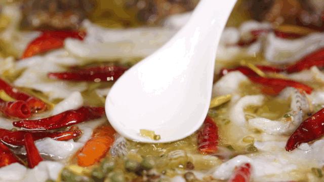 重庆鲈鱼正宗做法,关老师手把手教你酸菜鱼