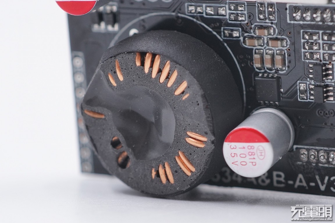 巨能移动电源拆解,绿巨能移动电源评测