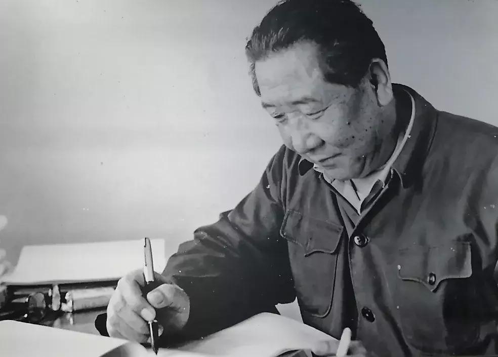 铁道游击队刘知侠视频,铁道游击队作者刘知侠生平简介