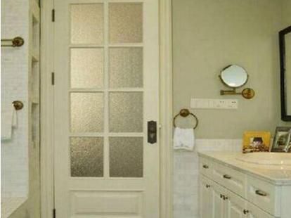 卫生间千万不要装玻璃门,卫生间不要装推拉门好吗