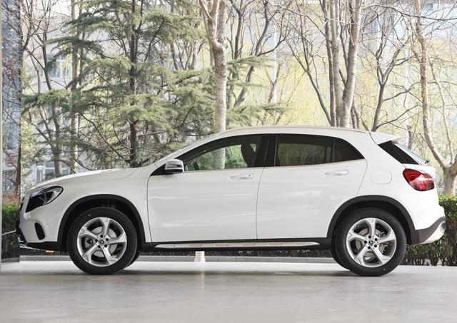 奔驰gla和glb油耗对比,奔驰GLA跑高速油耗多少