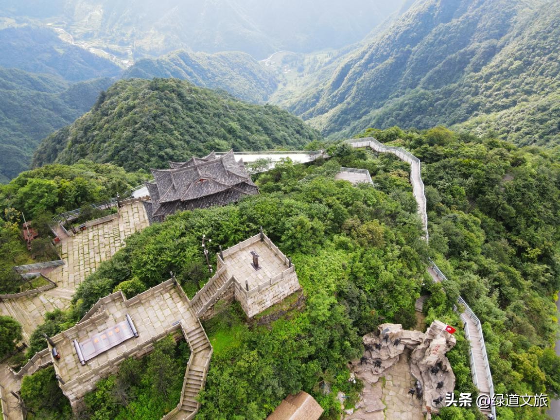 这个康养度假区投资20亿，占地1000亩，是中国上佳康养旅居度假区