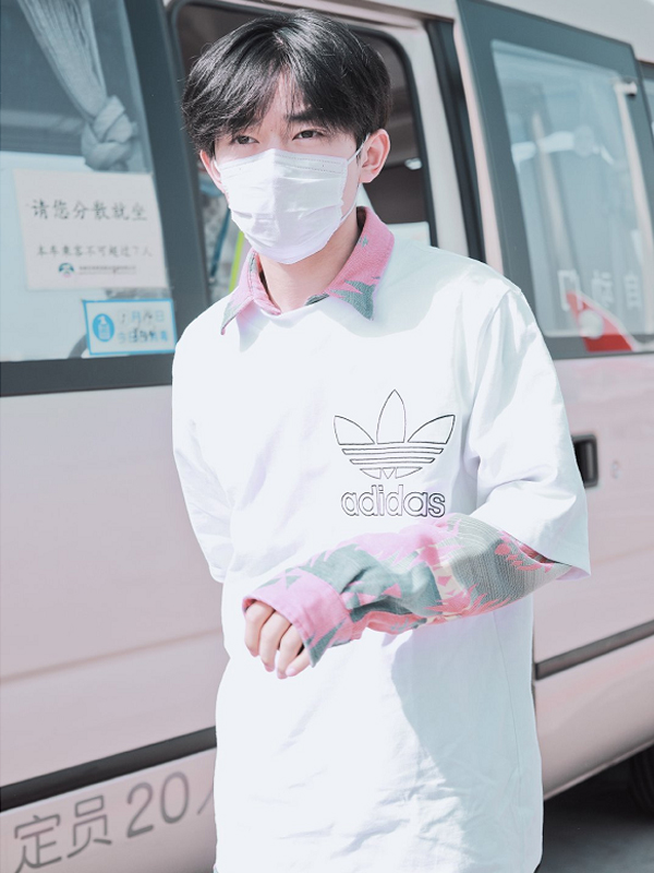 阿玛尼全球代言人易烊千玺口红,易烊千玺是第一个代言瑞幸的吗