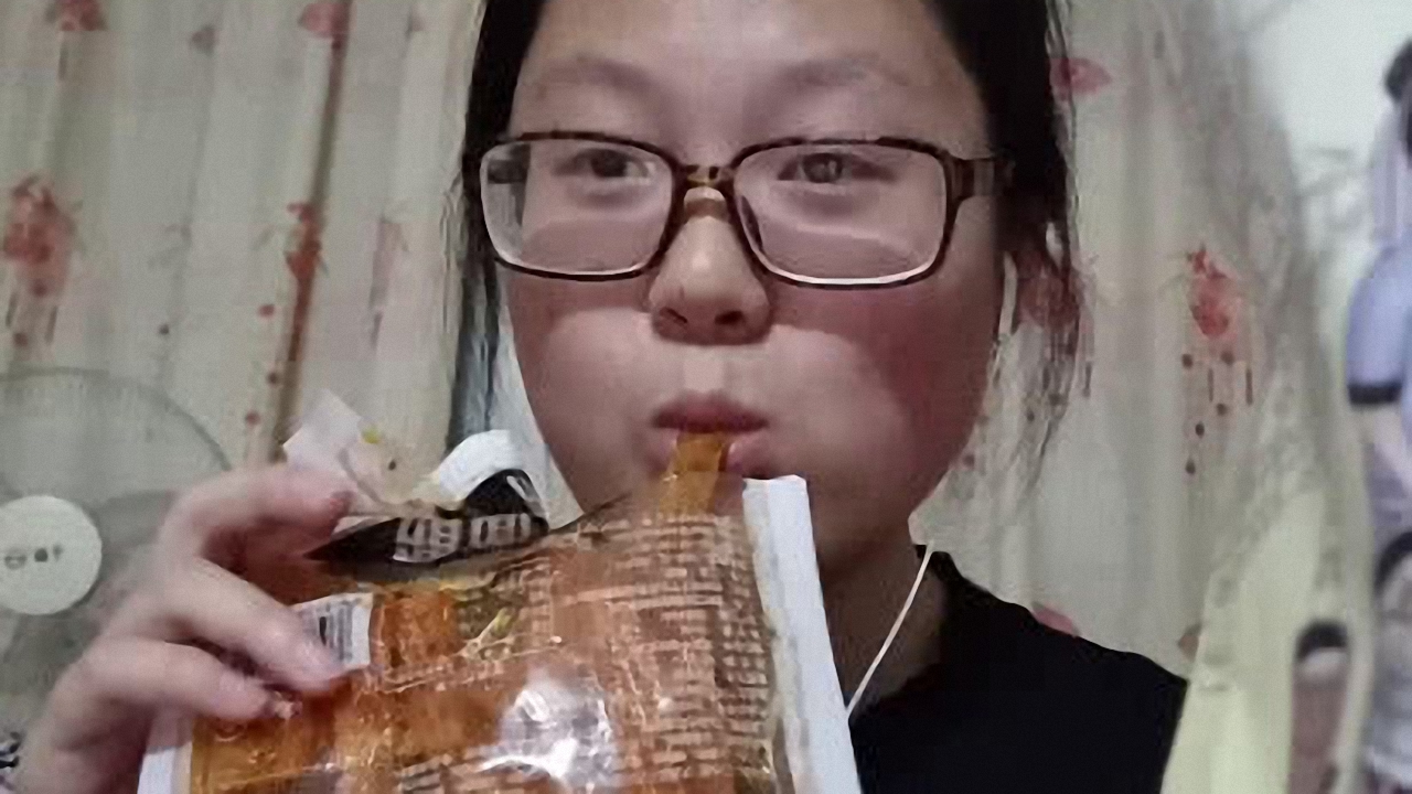 卫龙辣条车间是什么样子,1999卫龙辣条生产车间