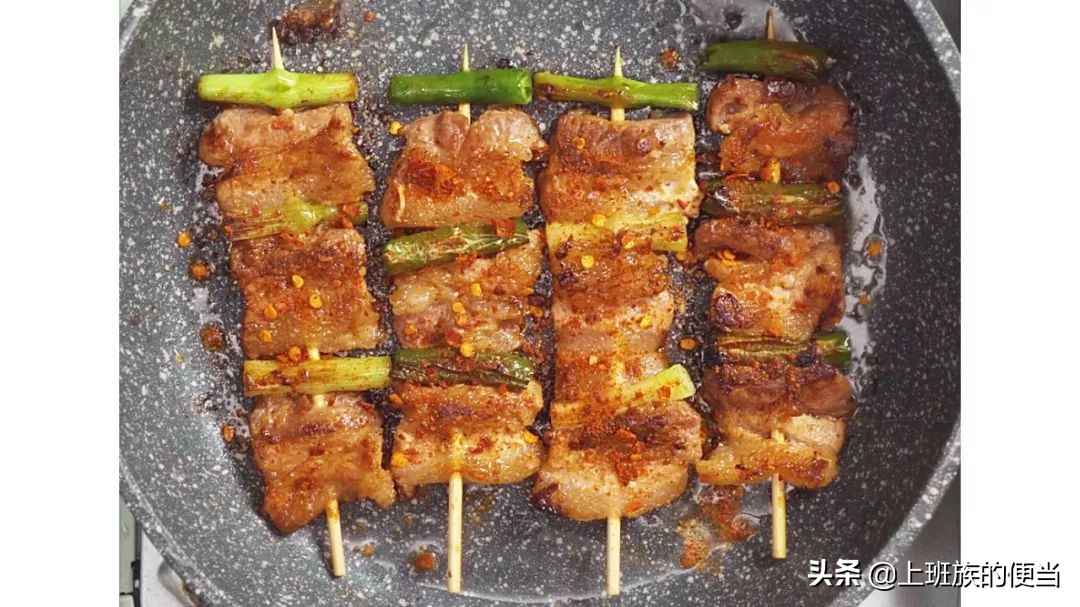 爱吃烤肉快收藏，自己在家做，肉嫩香辣，吃起来超级过瘾！