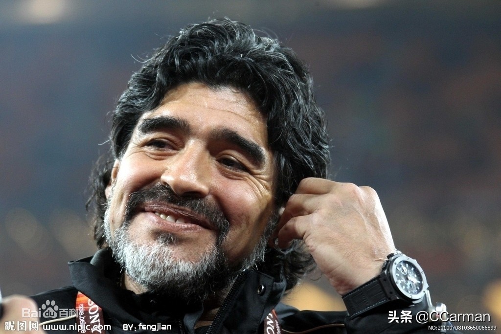 足球“上帝之手”：草根阶层公认史上第一球王，超脱体育政治领袖