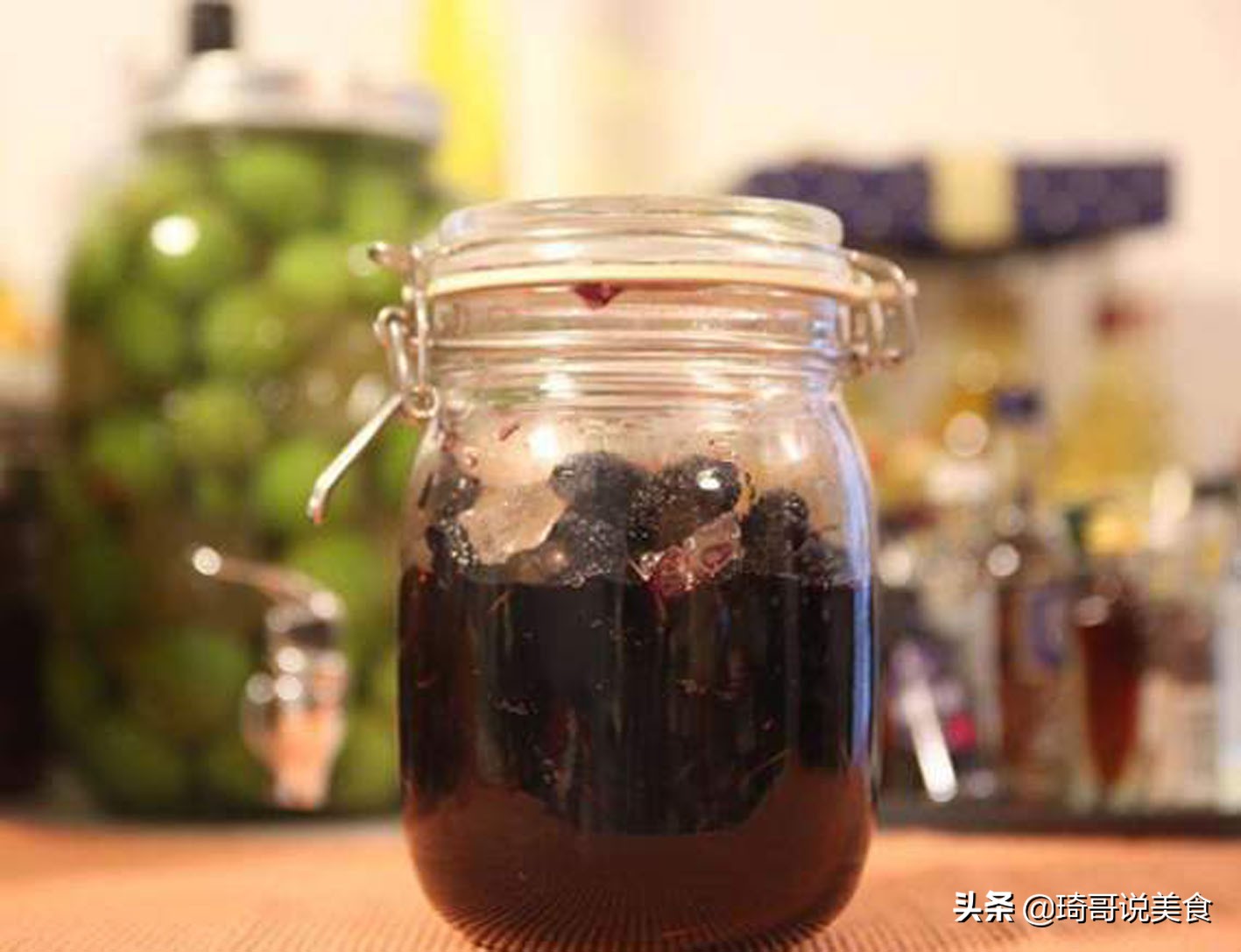 桑葚泡酒配方及功效与作用,桑葚泡酒喝的功效做法大全