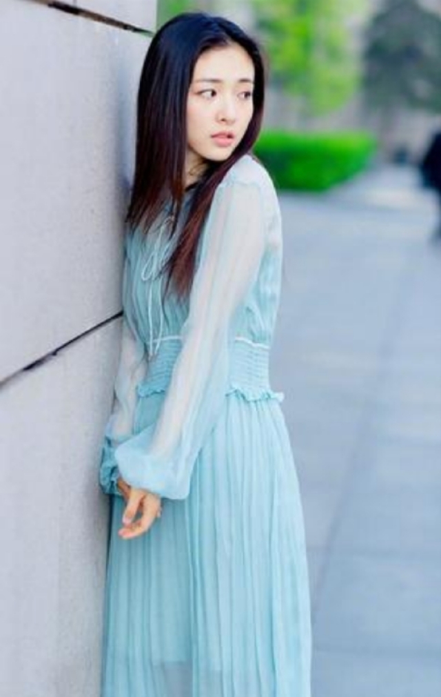 吴倩吊带连衣裙,吴倩裙装穿搭