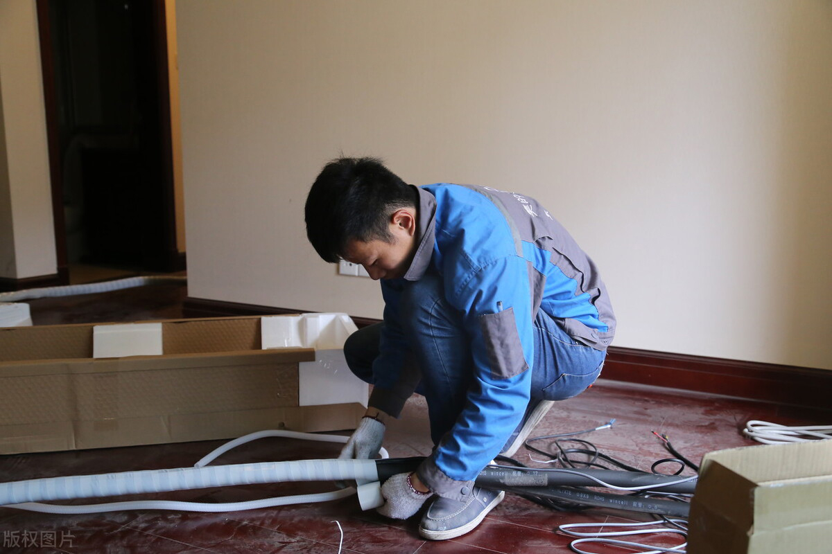 空调装中央空调还是挂式空调好,中央空调和普通空调哪个更实用