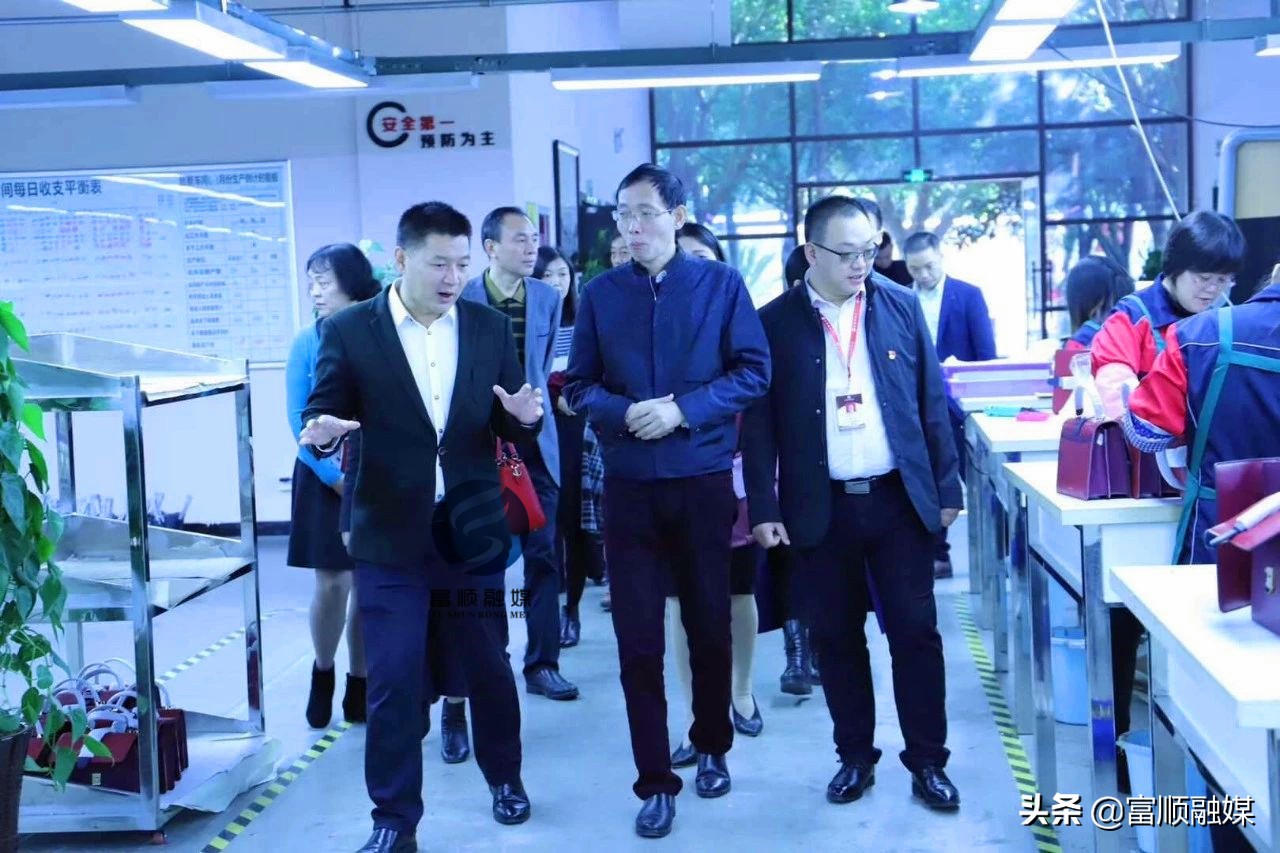 在富顺，有一艘皮具航母，她的名字叫中国红谷！