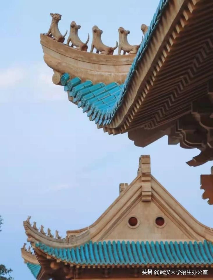 中国最美大学：坐拥26栋“全国重点*物文**保护单位”，走出上百位院士！