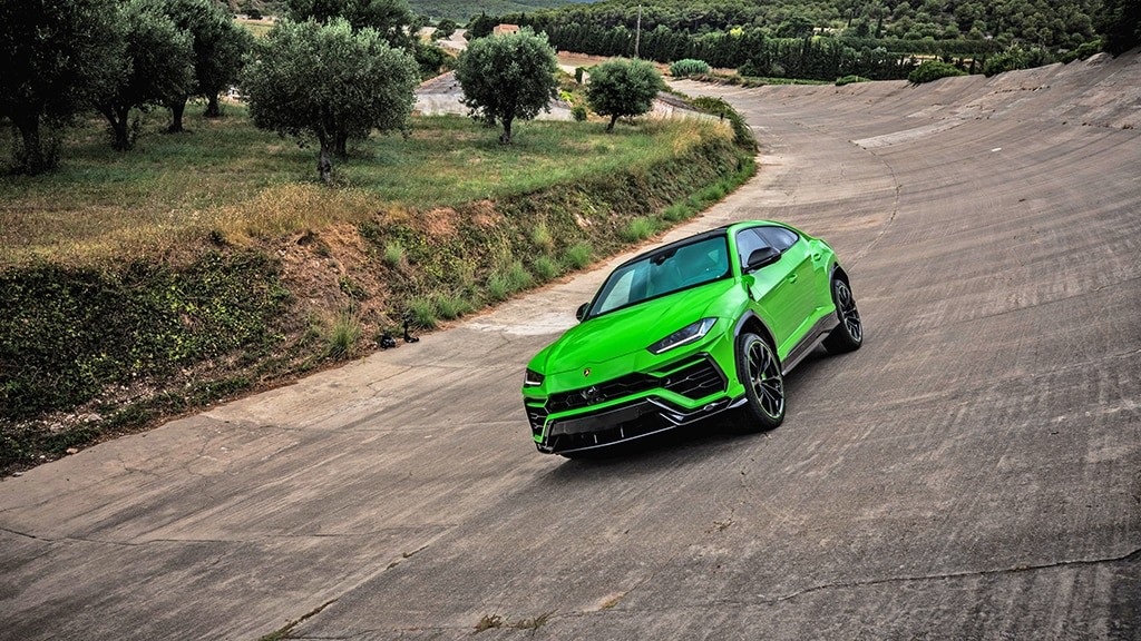 兰博基尼野牛vs大牛哪辆更好,2021款兰博基尼野牛