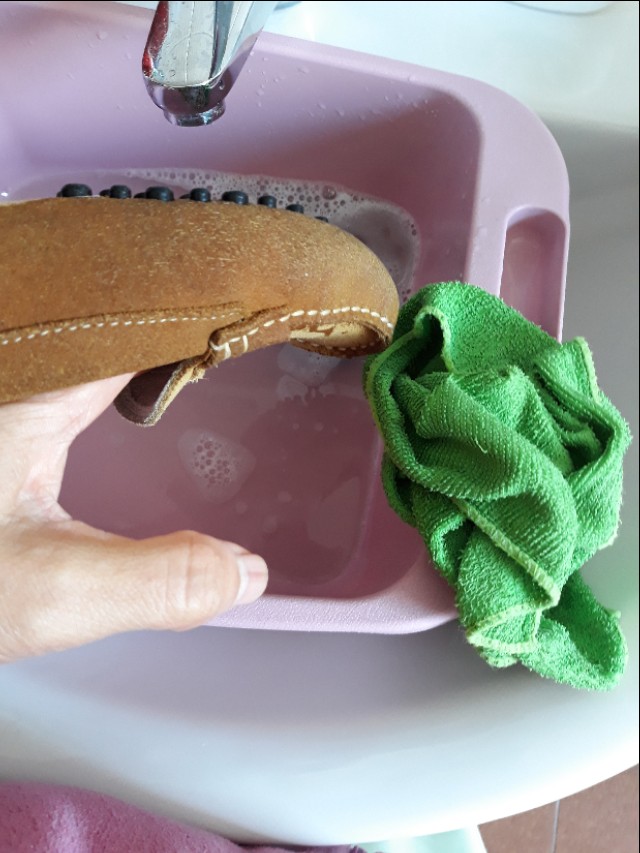 绒面鞋染色了怎么处理,绒面鞋脏了怎样打理视频