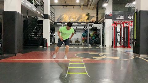 onefit练肩部的健身训练动作,onefit敏捷梯