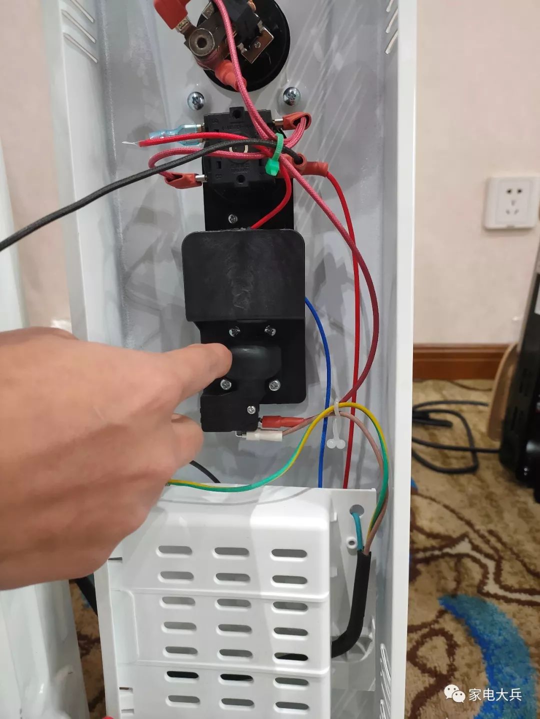 格力美的先锋油汀,格力艾美特取暖器测评