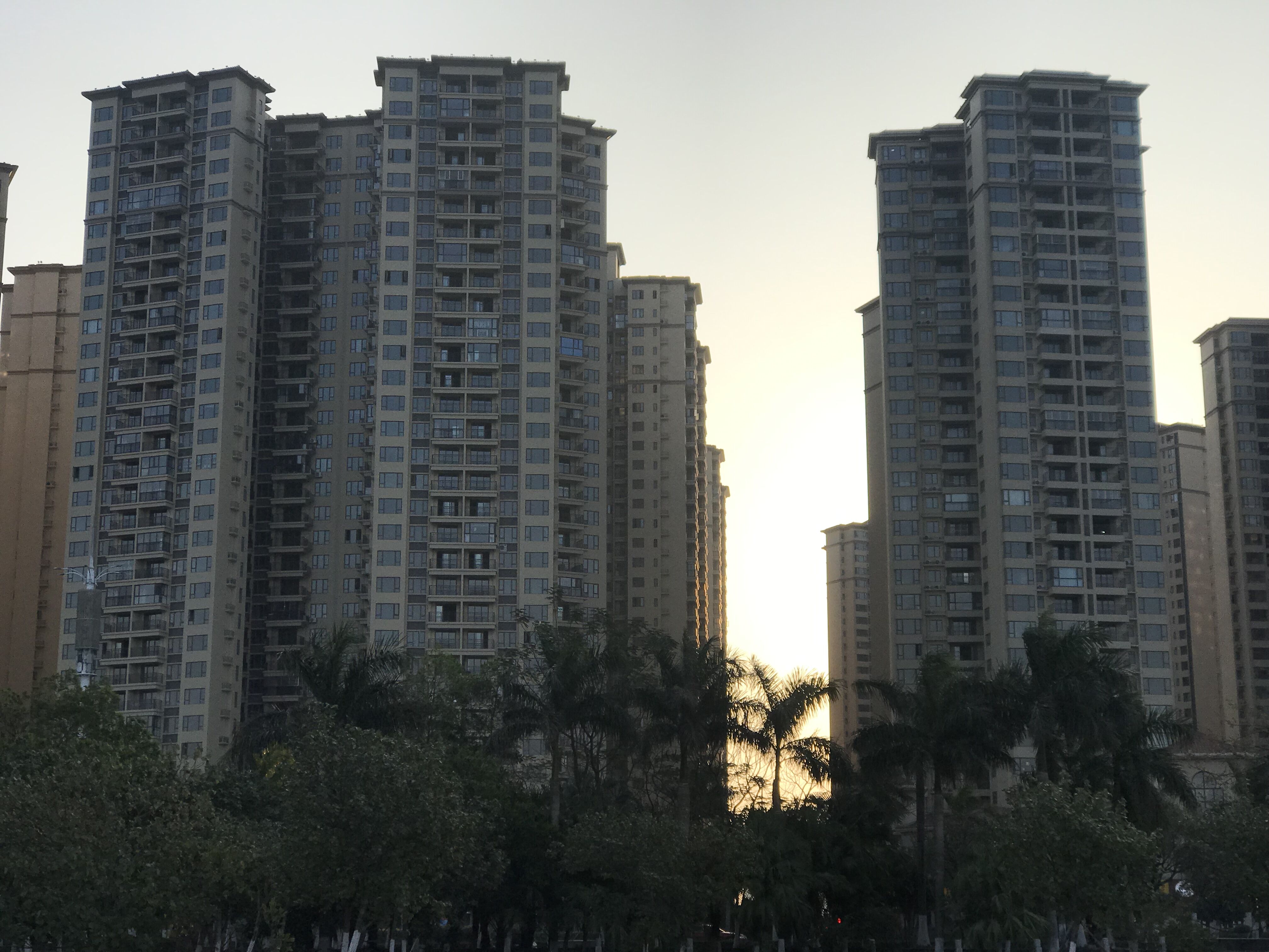 又见东兴,故地重游口岸都关闭了,不同时间不同伙伴不同心情