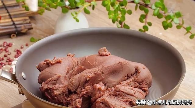 年夜饭上一定要蒸年年有余八宝饭,年夜饭之红糖糯米八宝饭