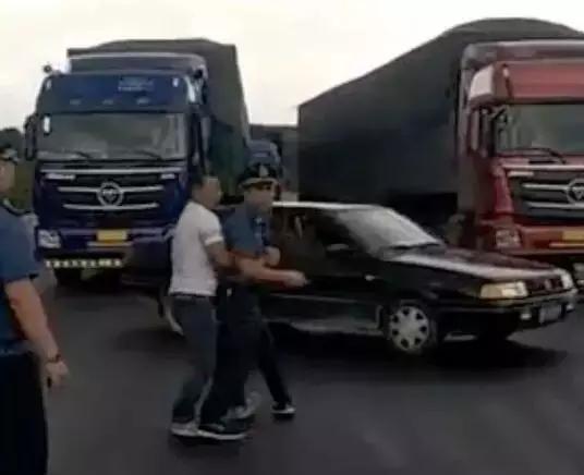 路政执法扣车照片,路政扣车没有扣车单合法么