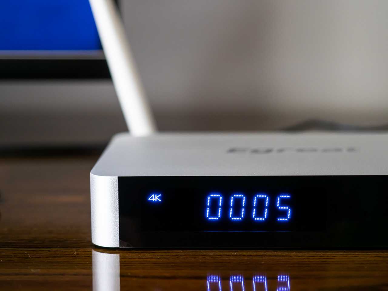 现在一千块钱左右的电视机,现在一千块手机