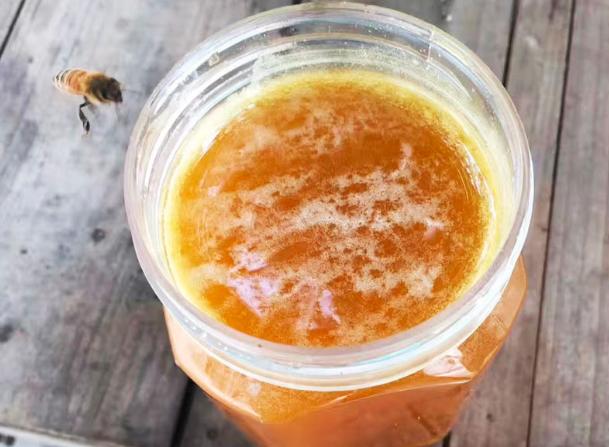 买蜂蜜最重要的是什么,买蜂蜜是固体的好吗