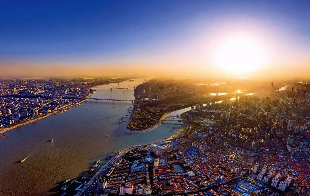 一座英雄的城市武汉,武汉怎么样这个城市发达吗