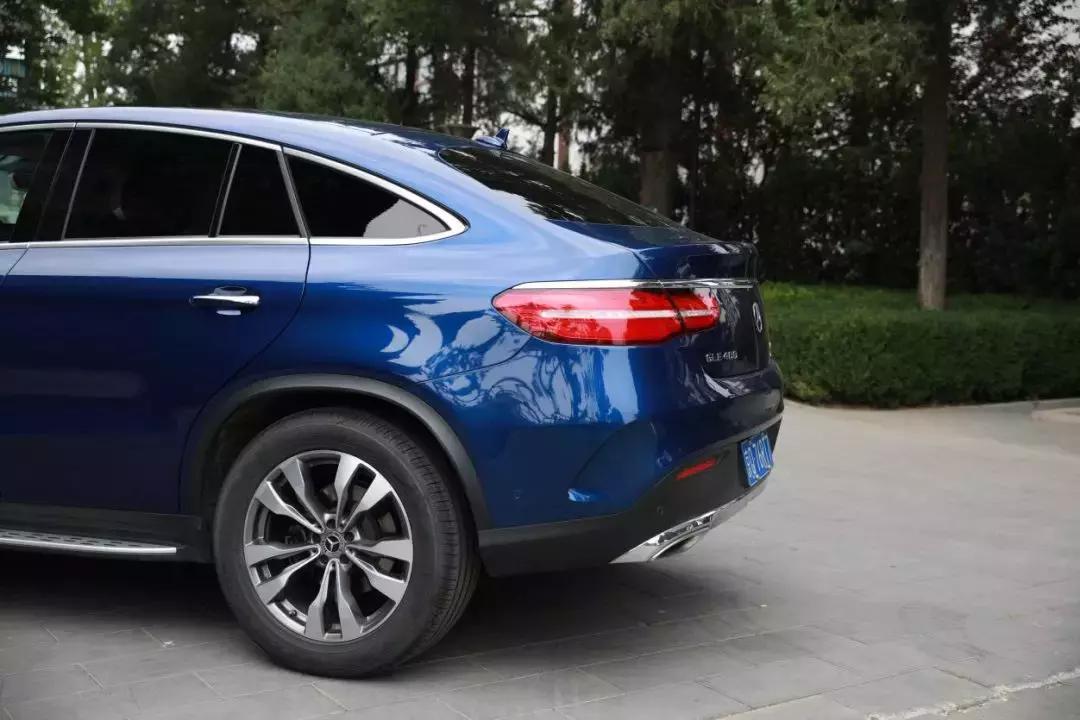gle400轿跑suv试驾评测,奔驰gle400ecoupe