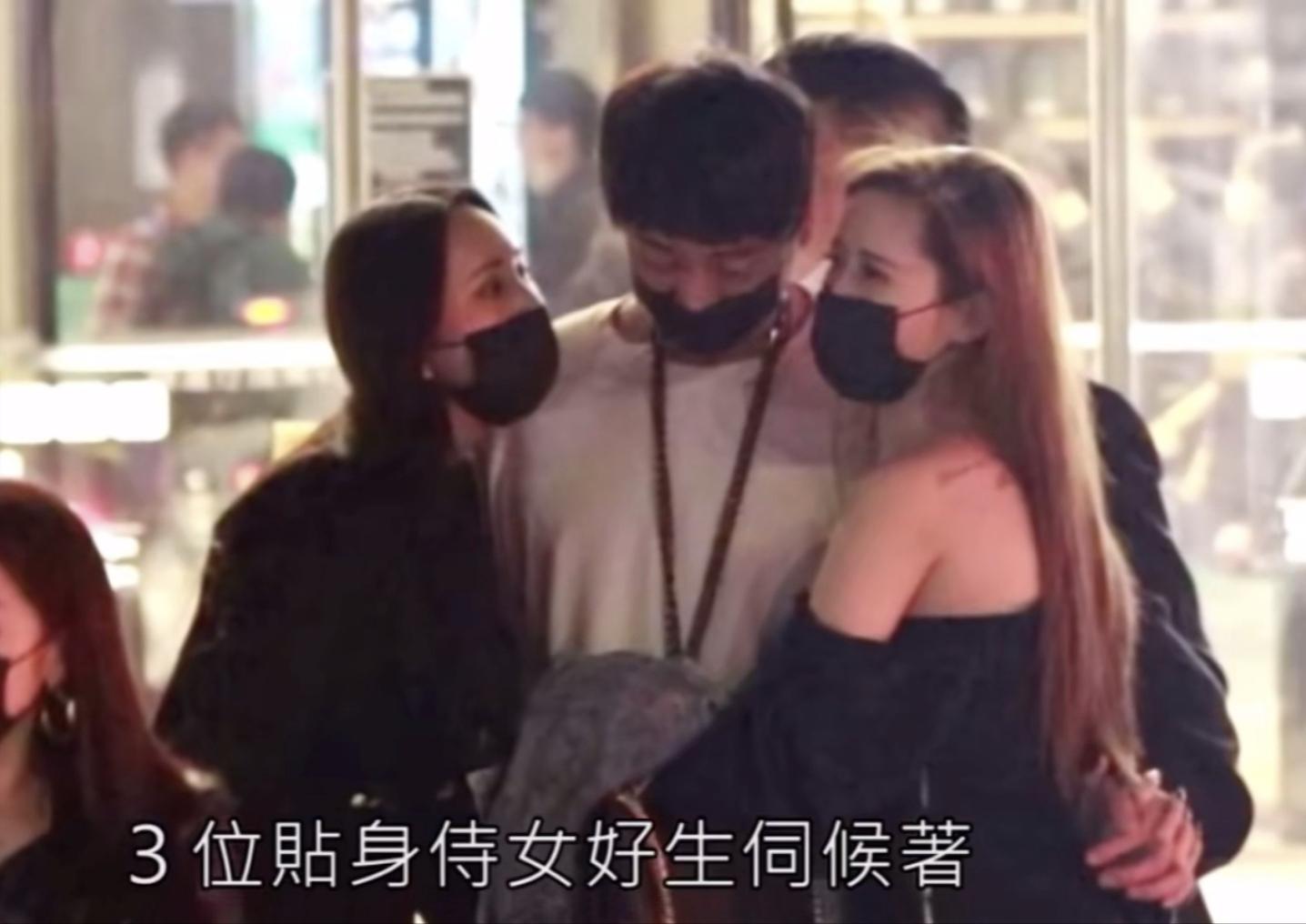 风流倜傥的“信”，肆意游走女人间，49岁和交往17年的女友分手