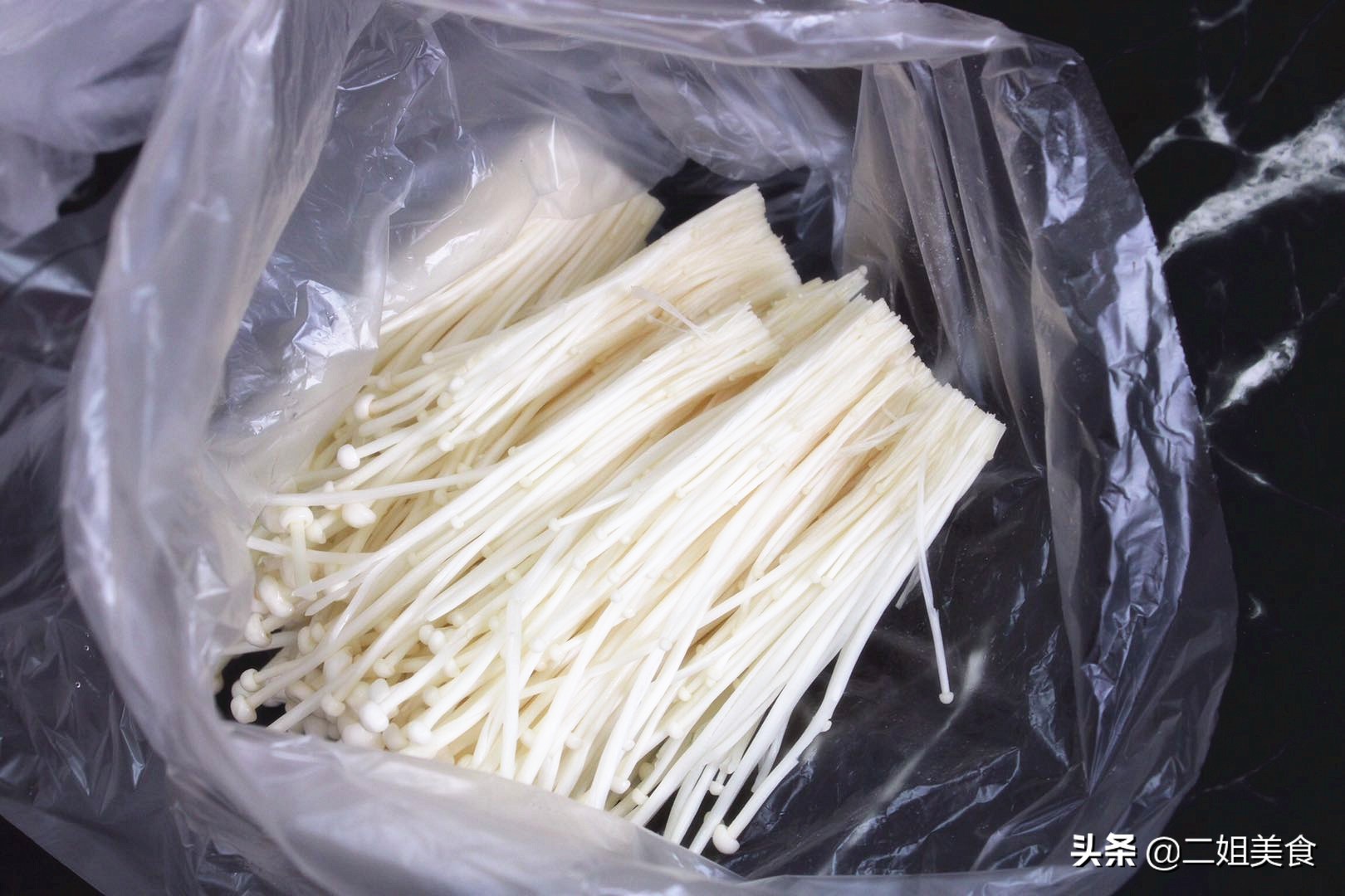 金针菇怎么放可以长时间保鲜,金针菇放冰箱时间长了还可以吃吗