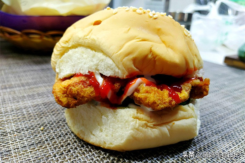 汉堡怎样做的看完你还敢吃吗,汉堡制作简单不用烤箱