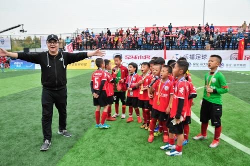 董路菱形站位李铁,患难见真情路遥知马力的意思