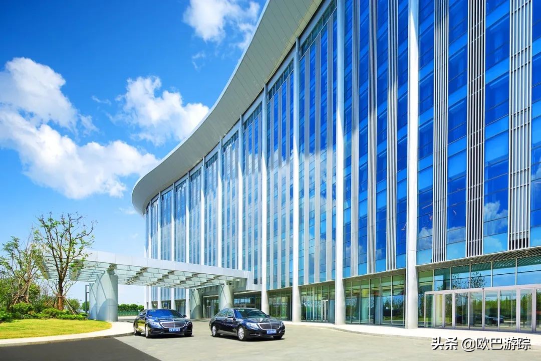 魔都四叶草洲际酒店，享缤纷自助大餐，国庆畅玩快闪啤酒节