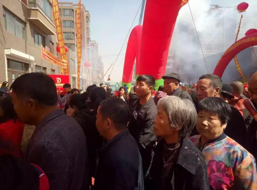 千人共庆小村外五粮原度全国品牌5s连锁店-德惠店盛大开业