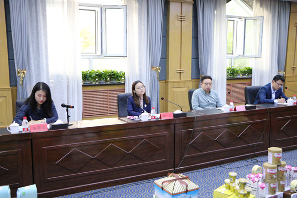 宫略电商平台考察团一行到绥化安达市考察洽谈