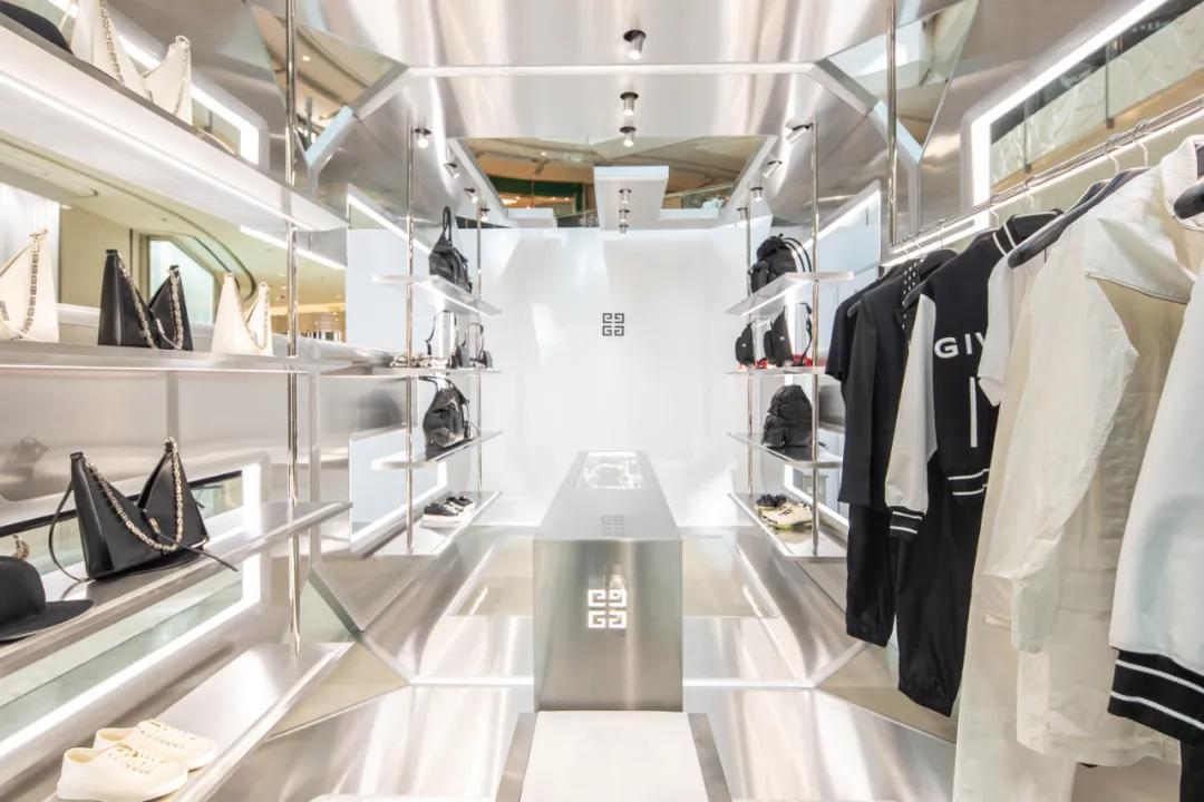 乃万曾可妮直播,纪梵希女包值钱吗