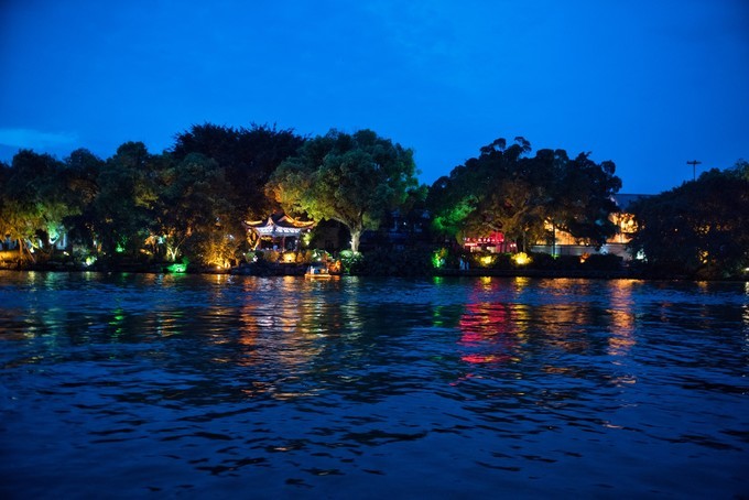 夜游漓江两江四湖感受,夜游桂林两江四湖双塔图片