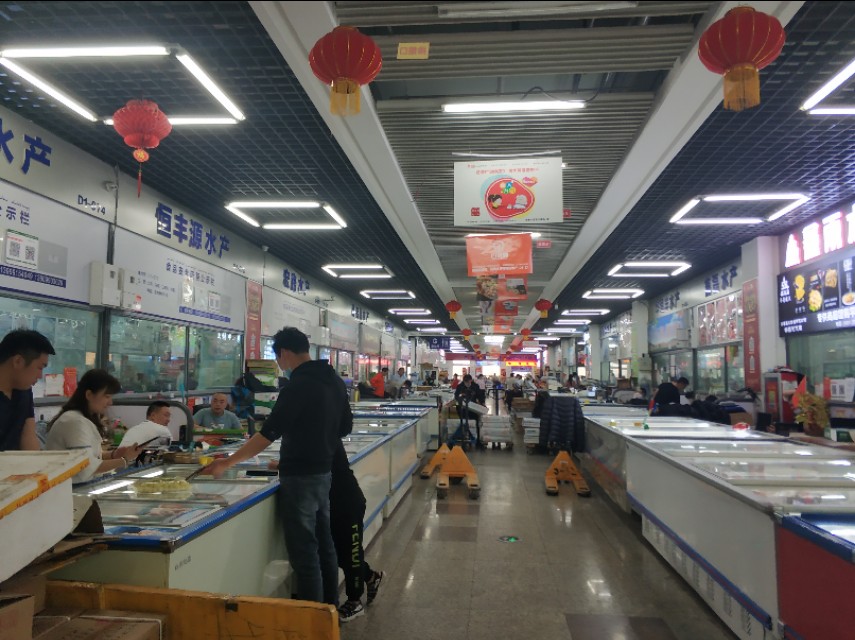 *疆新**最大的冷冻食品交易市场在这里!里面东西齐全建的也很大气!