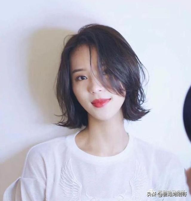 2020年最流行的发型气垫烫锁骨发,2020年最流行烫的锁骨发型