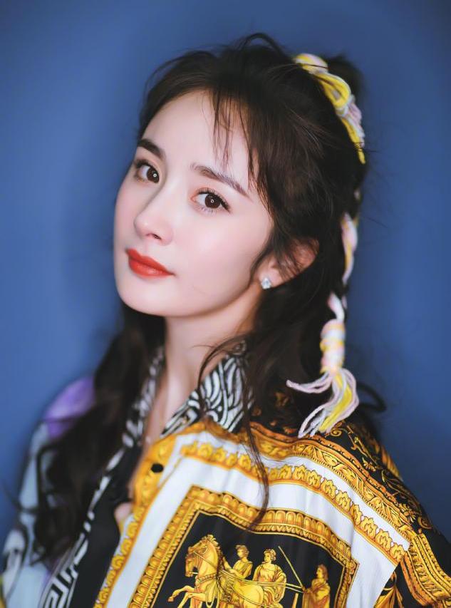 怎样用发带扎和杨紫同款发型,发带也可以戴出时尚