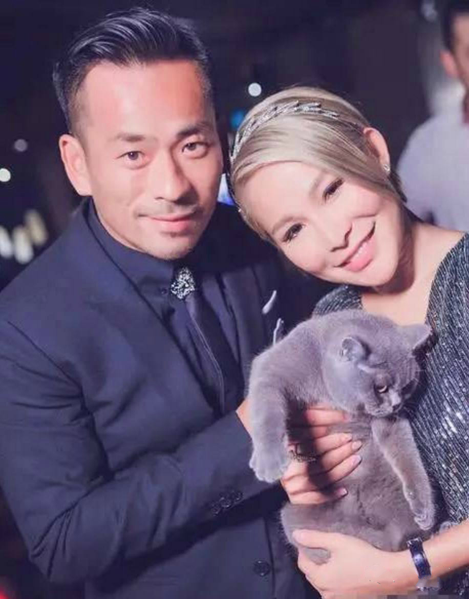 身价百亿的周焯华,周焯华真人照片