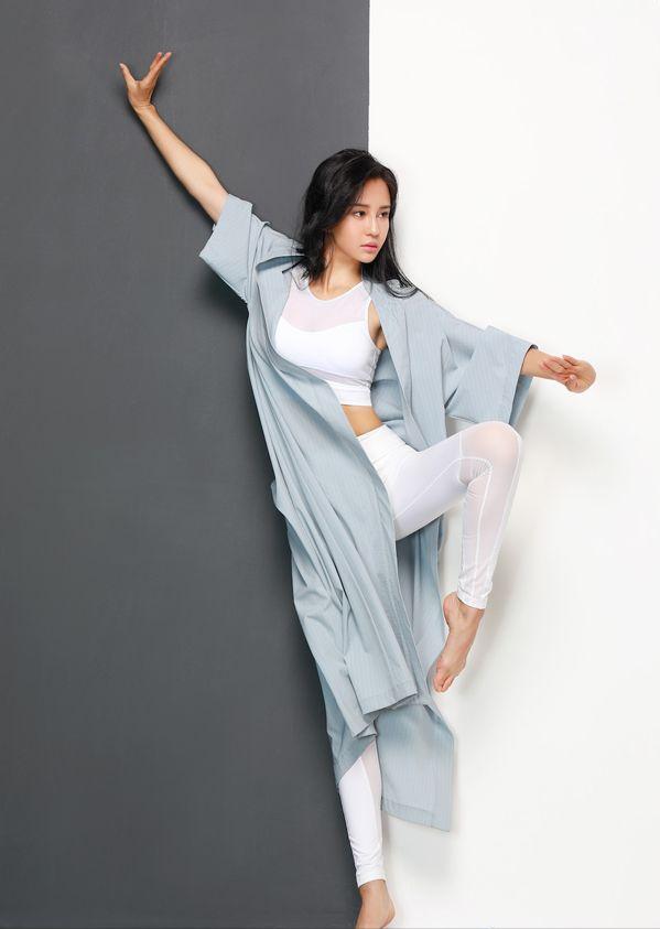 “龙女郎”身材有多好？作为瑜伽教练的她，紧致身材，惹人羡慕了