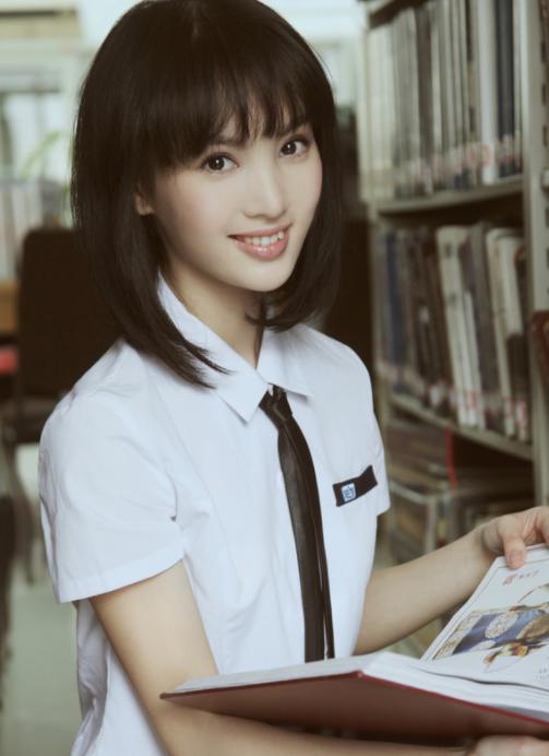 金晨鼻子透光引热议,金晨惹争议网红脸状态不佳