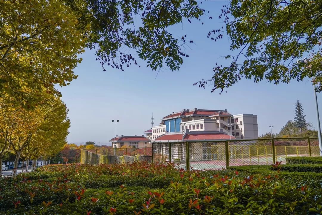 思源学院美景照片,西安思源学院秋景色