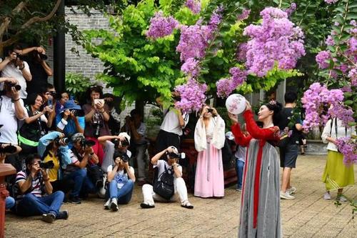 余荫山房是典型的岭南园林风格,岭南私家园林余荫山房