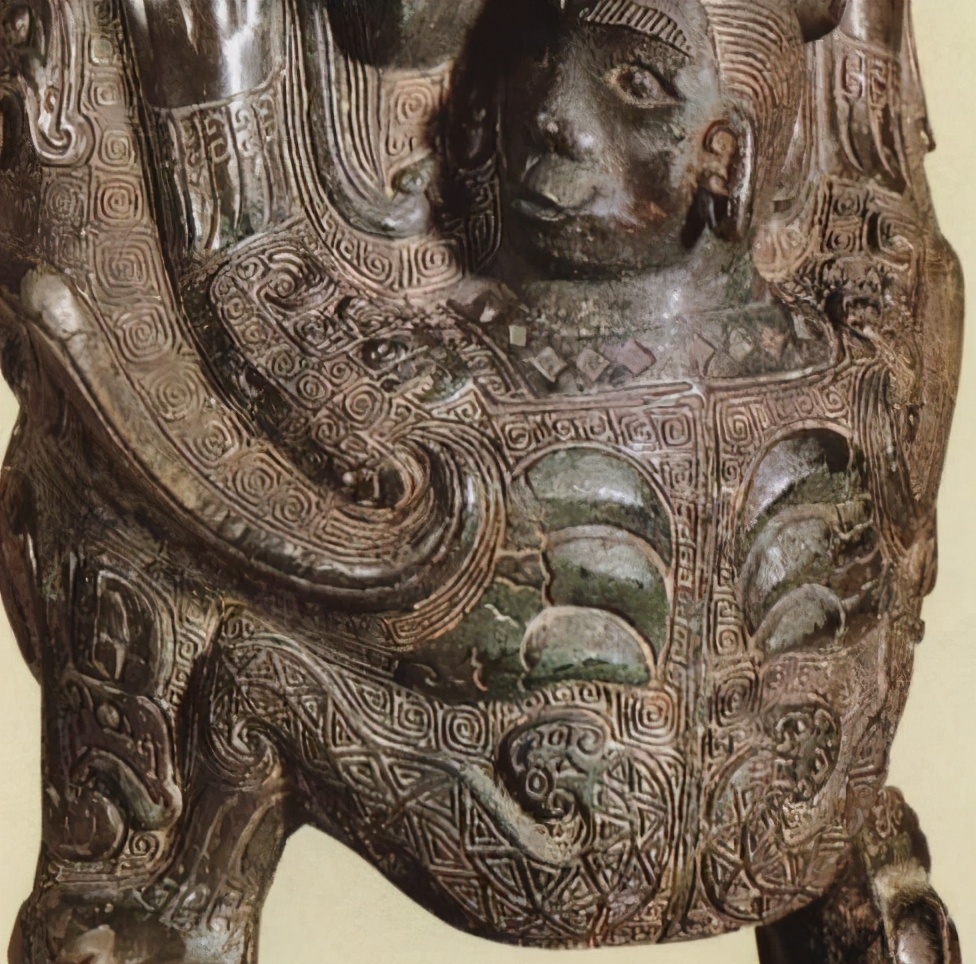 前面抱人，后面背鹿，这只虎是在干嘛呢？